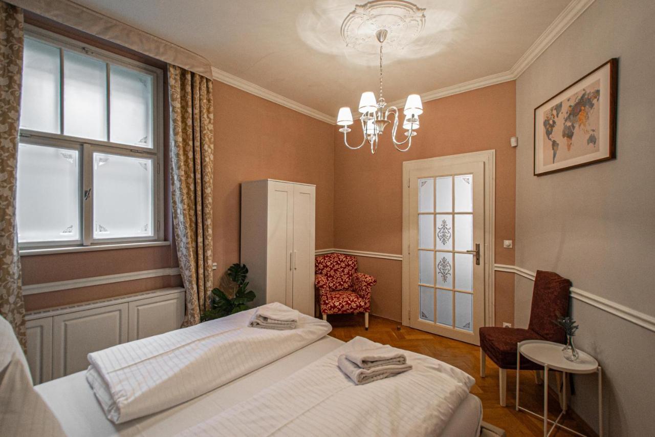Luxury Central 150M2 Apartment On Wencelas Square With Private Garage Прага Екстер'єр фото