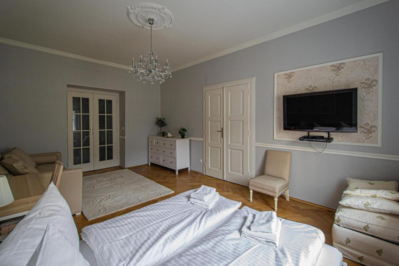 Luxury Central 150M2 Apartment On Wencelas Square With Private Garage Прага Екстер'єр фото