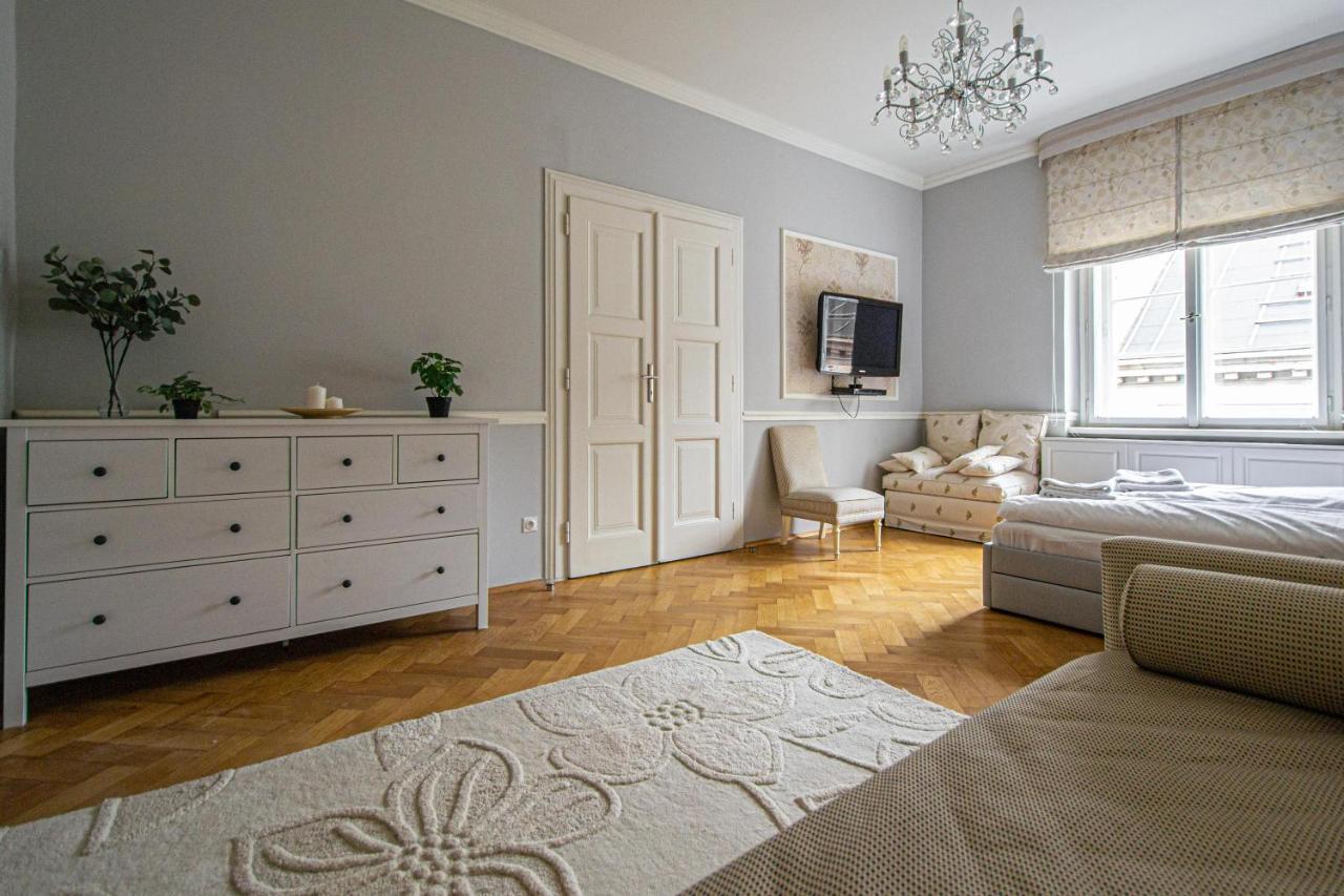 Luxury Central 150M2 Apartment On Wencelas Square With Private Garage Прага Екстер'єр фото