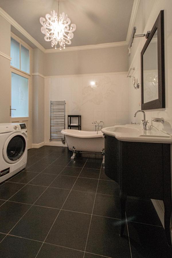 Luxury Central 150M2 Apartment On Wencelas Square With Private Garage Прага Екстер'єр фото