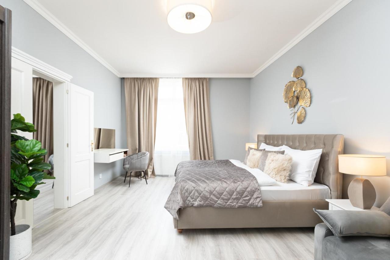 Luxury Central 150M2 Apartment On Wencelas Square With Private Garage Прага Екстер'єр фото