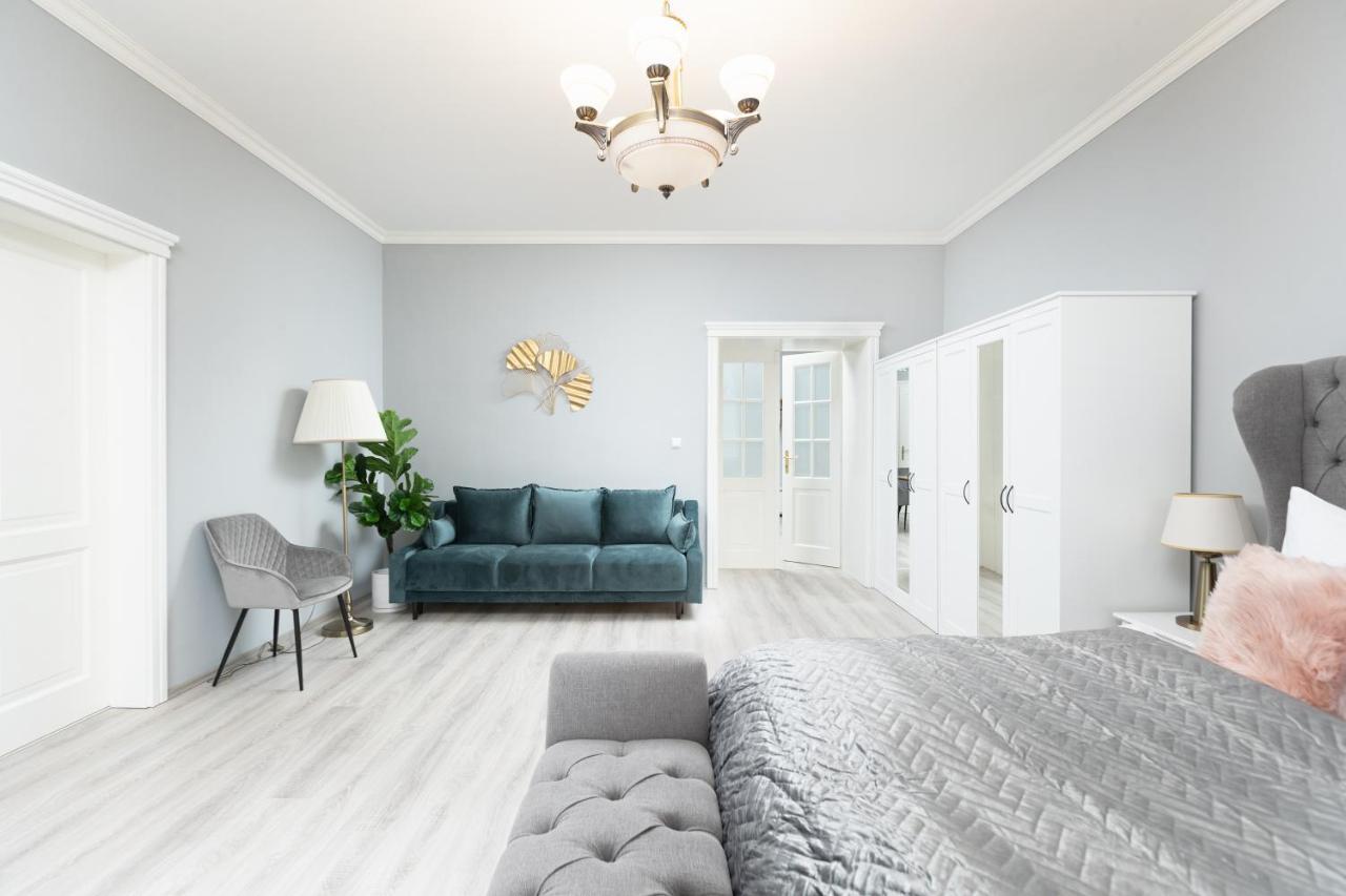Luxury Central 150M2 Apartment On Wencelas Square With Private Garage Прага Екстер'єр фото